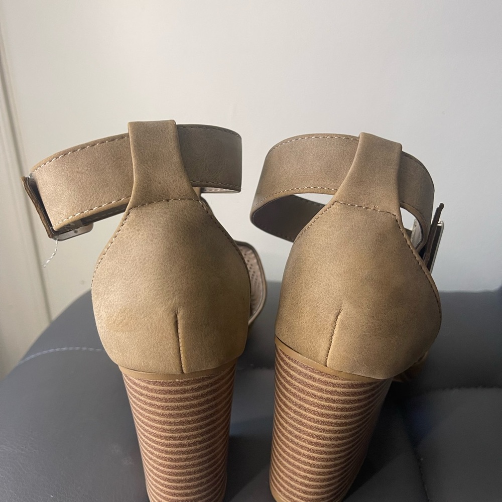 Soda Cutout Heel Sandals - Picture 4 of 5